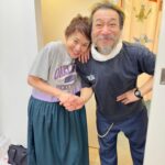 Shinobu Otake Instagram - 終わってしまいました。 ミュージカル『スウィーニー・トッド』大阪梅田芸術劇場で、大千穐楽を迎えることが出来ました。 連日たくさんのお客様に頂く熱い拍手、忘れられません。 本当にありがとうございました。 そして、キャストスタッフのみんなともお別れです。 毎日毎日一緒だったのに。 ずーと一緒だったのに。 寂しいなあ。 またそれぞれの道に戻っていってしまうのです。 またこの作品に出会えたこと、この仲間たちに出会えてことに感謝します。 ありがとうございました😊 また会いたいね。 #スウィーニートッド #梅田芸術劇場 #大竹しのぶ