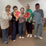Shinobu Otake Instagram - 終わってしまいました。 ミュージカル『スウィーニー・トッド』大阪梅田芸術劇場で、大千穐楽を迎えることが出来ました。 連日たくさんのお客様に頂く熱い拍手、忘れられません。 本当にありがとうございました。 そして、キャストスタッフのみんなともお別れです。 毎日毎日一緒だったのに。 ずーと一緒だったのに。 寂しいなあ。 またそれぞれの道に戻っていってしまうのです。 またこの作品に出会えたこと、この仲間たちに出会えてことに感謝します。 ありがとうございました😊 また会いたいね。 #スウィーニートッド #梅田芸術劇場 #大竹しのぶ