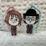 Shinobu Otake Instagram - ミュージカル『スウィーニー・トッド』今日も無事に終わりました。 来てくださったお客様、ありがとうございました。 開演前に、今回のグッズの一つであるランダムアクキー（と言うそうです）を持って。 あとこがけんさんと、加藤諒くんのランダムアクキーです❣️ 他の人のはまだ当たってません😰 そして共演者の石井雅登さんと、高田正人さんと、楽屋前で。 お二人ともとっても素敵な歌声です。 知り合いの方も沢山いらして下さるのに、楽屋の面会はまだ出来ない状況で悲しい😰 ジプシーで共演した、生田絵梨花ちゃんも来てくれて。 そして、その時共演した子供達も何人も来てくれて。 本当にみんな優しいなあ。 さあ明日も頑張ります❣️ とにかく今日もありがとうございました😊 #スウィーニートッド #大竹しのぶ