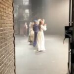 Shinobu Otake Instagram - 今日も、NHKラジオ『スピーカーズコーナー』にたくさんのメッセージをありがとうございました。 本当にいつもあっという間に時間が経ってしまいます。 お友達と話してるような気持ちになってしまう。 川越公演のカーテンコールの映像です。 これは何度も何度も呼んでくださった時のものです。 本当に、本当にありがとうございました😊 ラスト三回。 寂しくなっちゃうなあ。 #スピーカーズコーナー #スウィーニートッド #大竹しのぶ