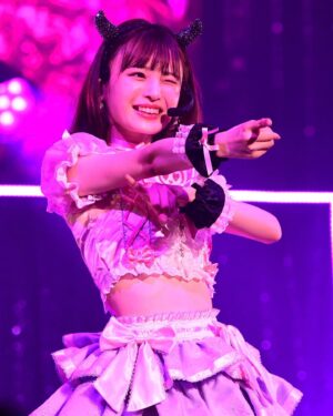 Shinzawa Nao Instagram - わるしんにならイタズラされてもいい人❔❔❔

⠀

⠀
最後の写真はスタッフさんカメラです◎

おしりまで可愛い😈

#nmb48 #NMB48_カメコ #選抜ライブ #わるきー #nambazaar2022