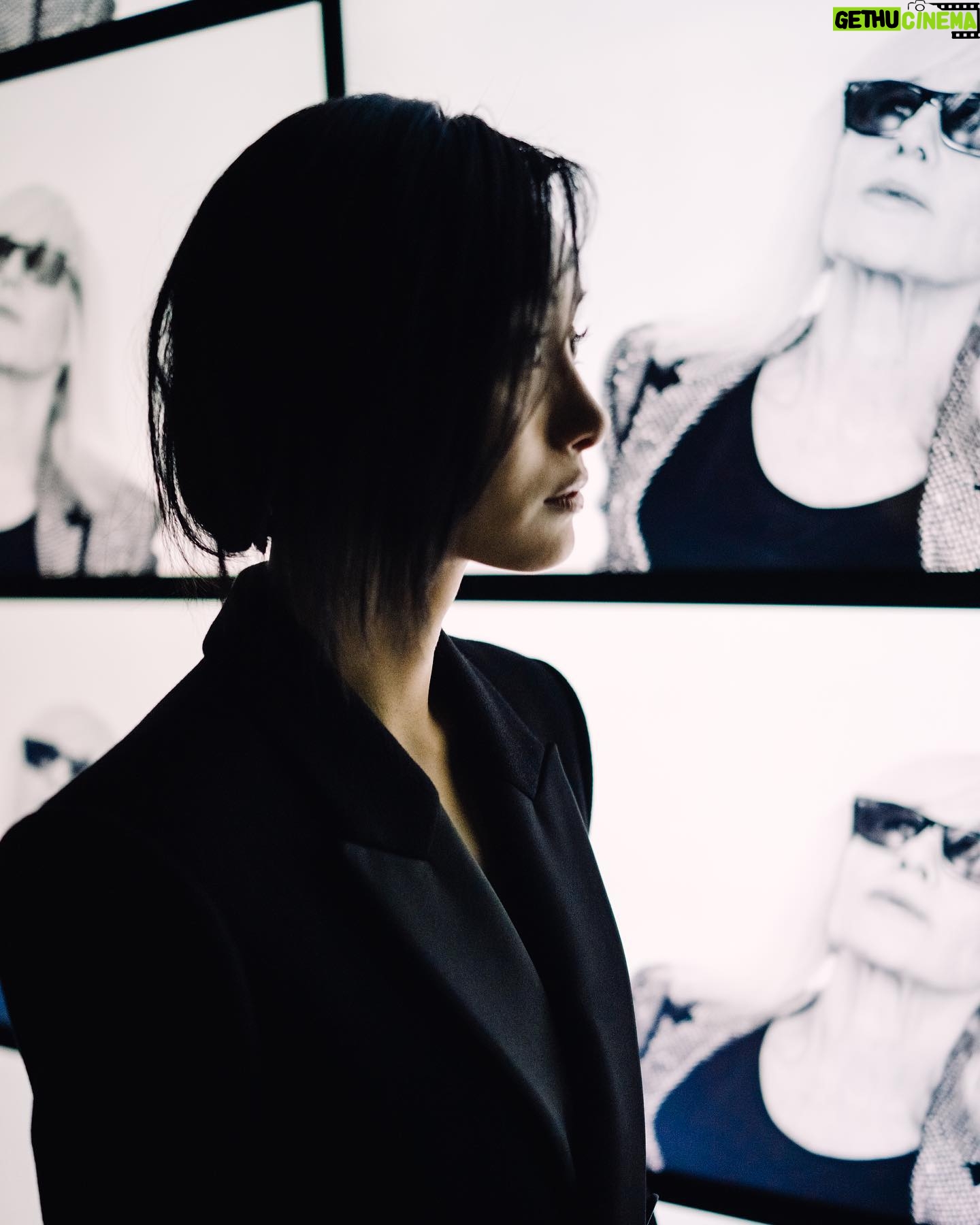 Shioli Kutsuna Instagram - @ysl #BETTYCATROUX