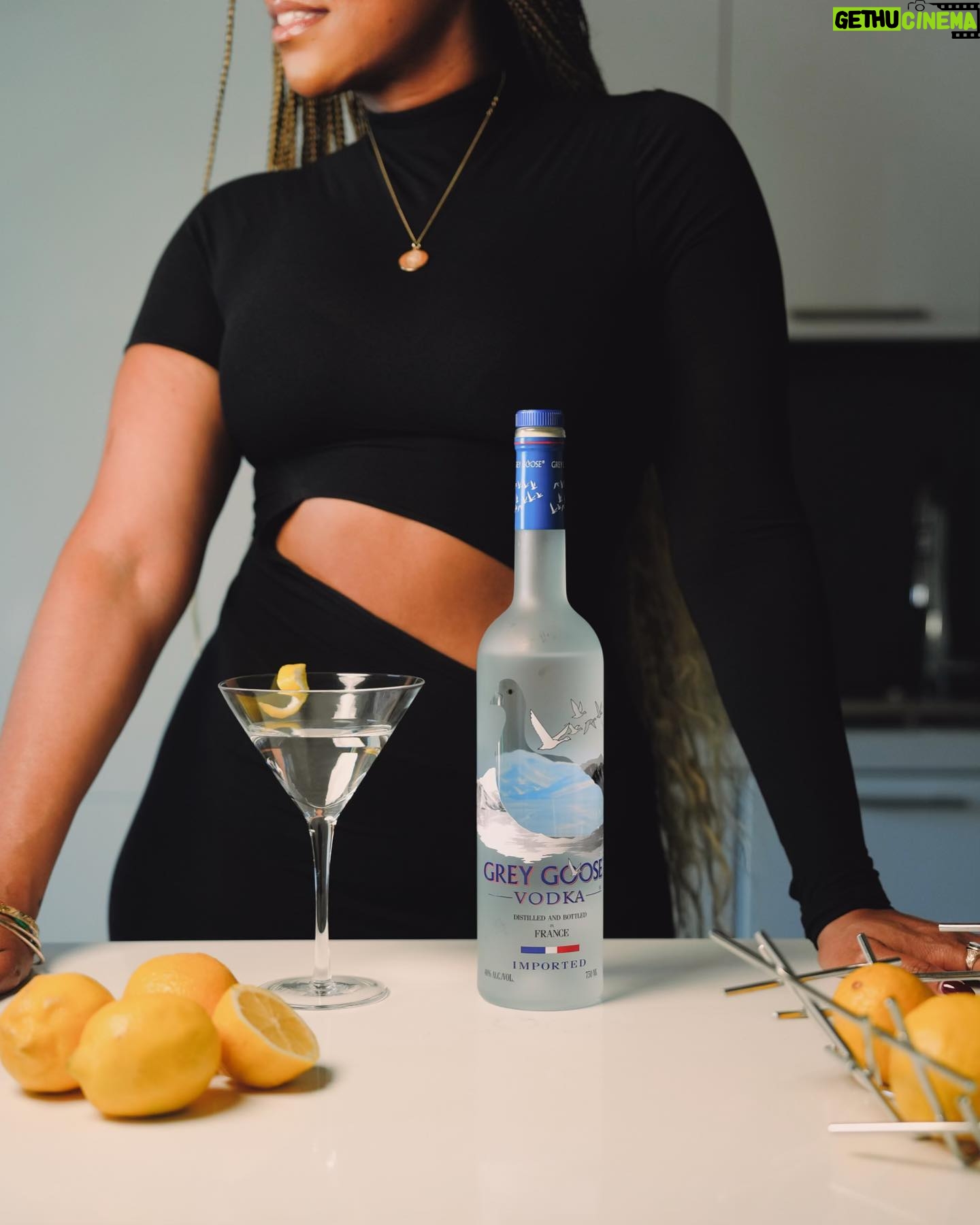 Shiona Turini Instagram - Two classics that never go out of style: a @greygoose martini and a LBD 🖤 #greygoosepartner #ViveLaVodka