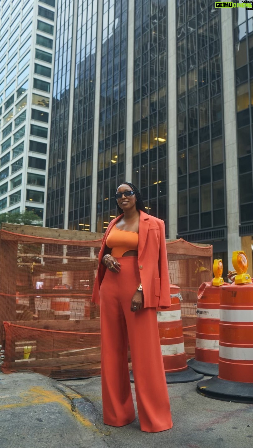 Shiona Turini Instagram - One night only for NYFW with the king of suiting @sergiohudson and @amazonluxurystores. It should cost a billion to look this good.