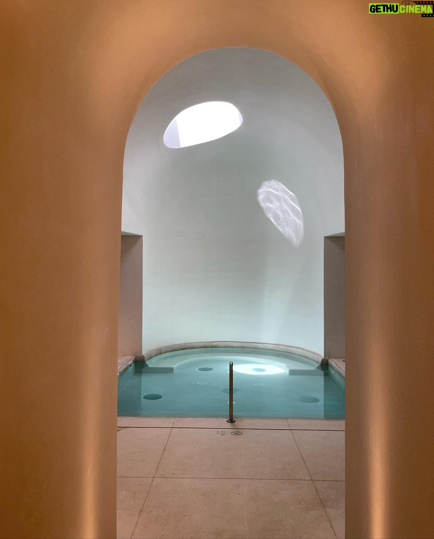 Shiona Turini Instagram - A little magic in Mexico during a weekend away at @eteroauberge @aubergeresorts "I’m blessed to be able to travel often but few places balance relaxation rejuvenation with fun, food and friends like Etéreo. From our mezcal and cacao pairing to mid-morning sound baths; the special rituals at the SANA spa to our customized cake - I’m so grateful to be able to make these memories with my girls."
