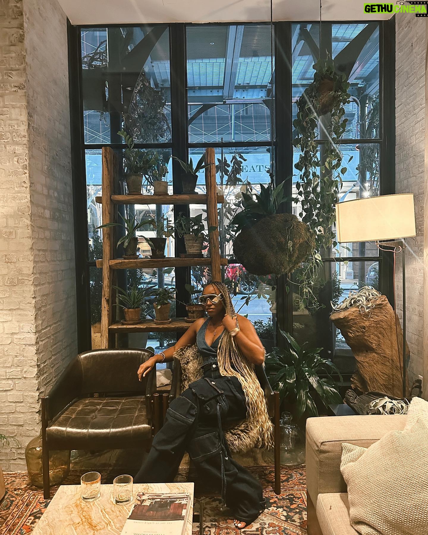 Shiona Turini Instagram - Concrete jungle where dreams are made of