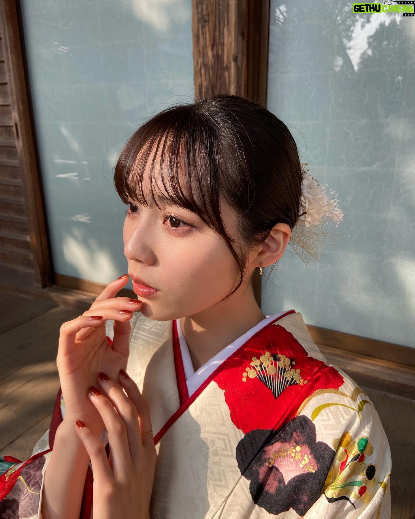 Shiori Akita - 37.2K Likes - 本日、地元 京都で成人の日を迎えました。
今まで育ててくれた両親、姉、私と関わってくれた全ての方へ感謝し、これからも頑張っていきます!
よろしくお願いします🍊