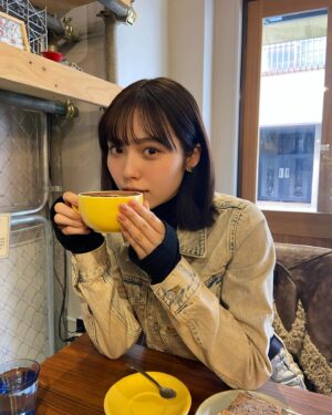 Shiori Akita Instagram - 21歳になりました。
たくさんのお祝いありがとうございます❤️‍🔥
幸せな1年にするぞ！