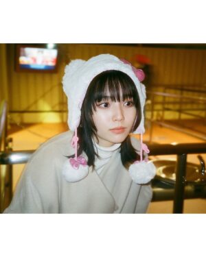 Shiori Akita Instagram - ㅤ
今年も1年
ありがとうございました☺︎
2022年は、仕事もプライベートも充実した1年になったな、と。

私は実家でこたつに入って年末を満喫しています🍊
ちょこっと、コメント返ししようかな〜！

良いお年をお迎えください🌅