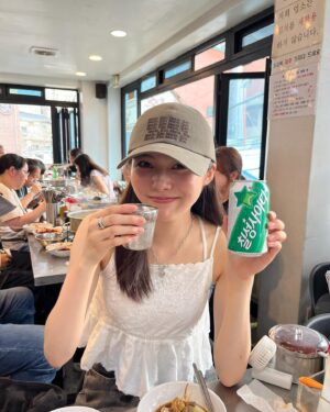 Shiori Akita Instagram - 2023
美味しいものいっぱい食べて
いっぱい笑った1年でした~

皆さまよいお年をお迎えください🍊