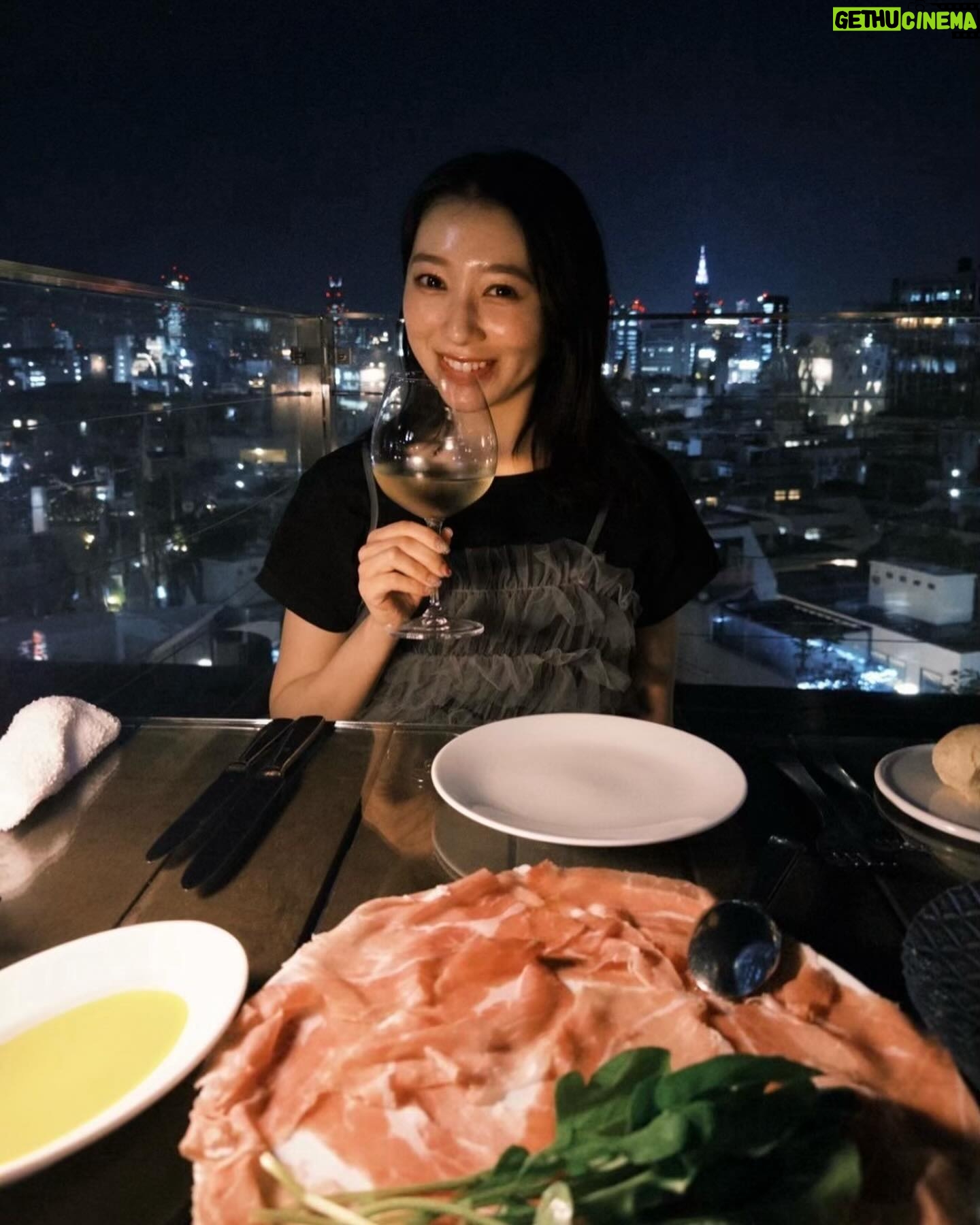 Shiori Sato - 3 Likes - お気に入りのテラスに行った日🍸
