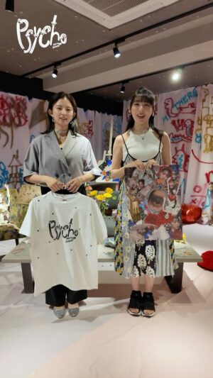 Shiori Sato Instagram - 佐藤詩織・鈴本美愉1st Exhibition「psycho展」会場一部紹介動画です！
初日から体調不良で在廊できずでしたが明日から在廊いたします。お越しくださる皆さまよろしくお願いいたします！また、完売商品も増えてきております。ぜひお早めにお買い求めください🙇‍♀️