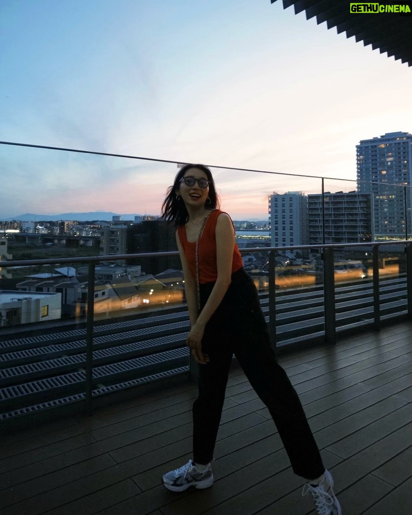 Shiori Sato - 3 Likes - いつかの綺麗な夕日とおnewのくつの日❤️🔥👟🌇