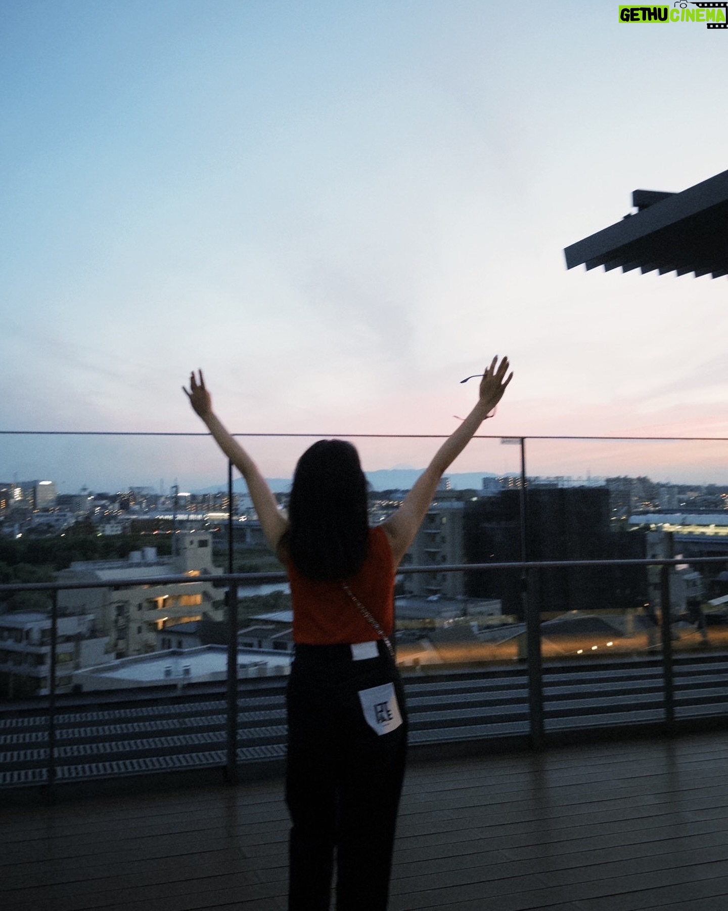 Shiori Sato - 3 Likes - いつかの綺麗な夕日とおnewのくつの日❤️🔥👟🌇