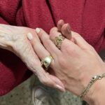 Shira Haas Instagram – ‏
‏My grandma, my love, has passed. A true survivor, one who lost almost all of her family in the holocaust and had the most beautiful revenge: love. 4 children, 13 grandchildren, and 16 great-grandchildren. My inspiration and the love of my life. What a gift it was to call you my savta. I will miss you forever. 
–
בסוף ההודעה האחרונה שסבתא שלי כתבה לי, לפני שהיא נפטרה היום, היא ציינה שהיא אוהבת אותי ״אהבה שאי אפשר לתאר במילים, אבל את בטוח מרגישה אותי !!״
אינספור ימים ולילות לא מבוטלים היא הייתה לידי כשהייתי חולה. סמל הילדות שלי, סמל של חיים. שנים מלאות במשחקי רמי עד אור הבוקר, בבדיחות והומור עד שכואבת הבטן מצחוק. בפינוקים, בבישולים, בחיבוקים, בעצות לחיים. בשיחות הכי מרתקות על פילוסופיה, נפש האדם, פוליטיקה ורכילות. היא הייתה האדם הכי חי, חד, מצחיק, שנון ואוהב שיצא לי להכיר. 
‏‎אין דבר מרפא וחשוב כמו האהבה ואין אדם שלימד אותי את השיעור הזה כמו סבתא שלי.
איזו זכות שלנצח תשאר. לאהוב ככה.

אוהבת אותך כל כך, סבתא שלי. איך אפשר בכלל לתאר כמה? אבל את בטוח הרגשת