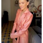 Shira Haas Instagram - 💛🍑