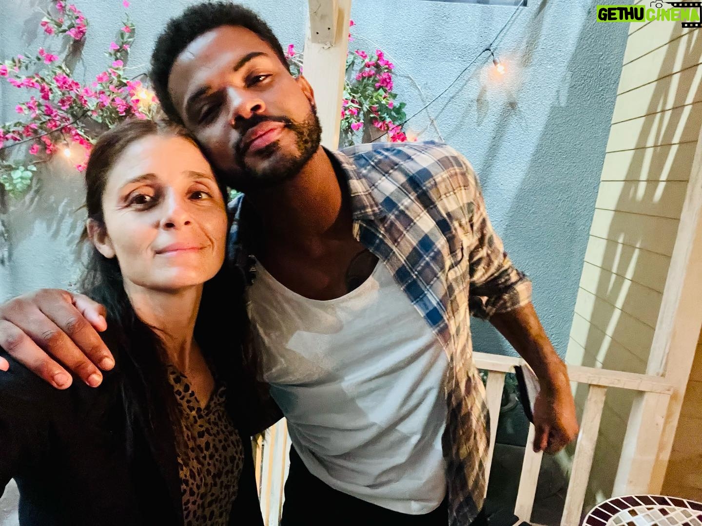 Shiri Appleby Instagram - GROWNISH 💙”Happy Not Knowing”. Working with these actors is pure joy. Check out this super fun episode, streaming now on Hulu! 💫 #directing