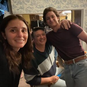 Shiri Appleby Instagram - YOUNG SHELDON 🎬 “Uncle Sheldon and a Hormonal Firecracker” new episode I directed airing tonight. Thank you again Steve, Steve and Amanda for welcoming me so warmly into the Young Sheldon world! Check it out tonight on CBS, tomorrow on Paramount   ❤️ #directing #stuffdreamsaremadeof