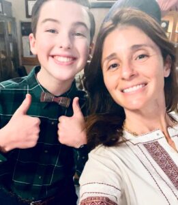 Shiri Appleby Instagram - YOUNG SHELDON ✌🏻 Hope you’ll check out the episode I directed, airing tonight on CBS, “Babies, Lies and a Resplendent Cannoli”. I loved the cast and crew so much, it was a joy to work on! ❤️🎬 #directing