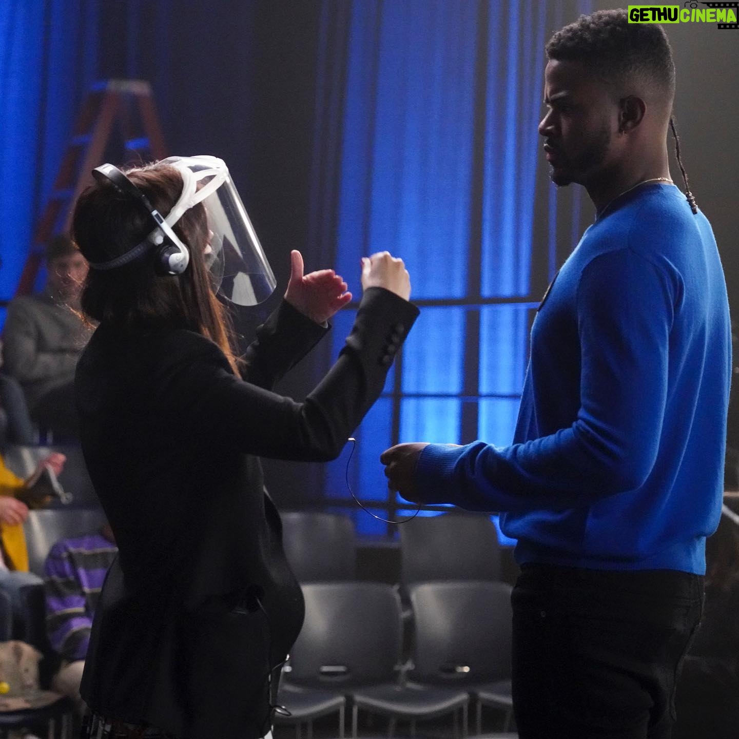Shiri Appleby Instagram - GROWNISH 💙 New episode ”The Revolution Will Not Be Televised” tonight directed by yours truly. We shot this episode during the height of Covid and I’m still amazed at everything we were able to accomplish. I couldn’t love this group of talented actors more! Hope you enjoy the show!!