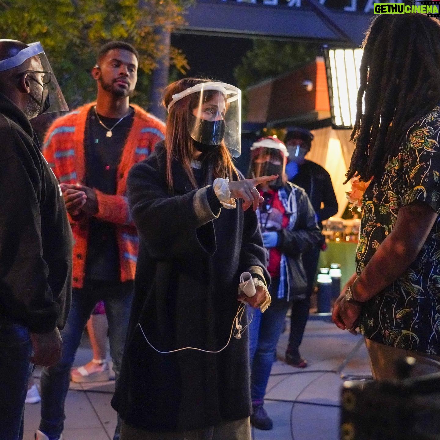 Shiri Appleby Instagram - GROWNISH 💙 New episode ”The Revolution Will Not Be Televised” tonight directed by yours truly. We shot this episode during the height of Covid and I’m still amazed at everything we were able to accomplish. I couldn’t love this group of talented actors more! Hope you enjoy the show!!