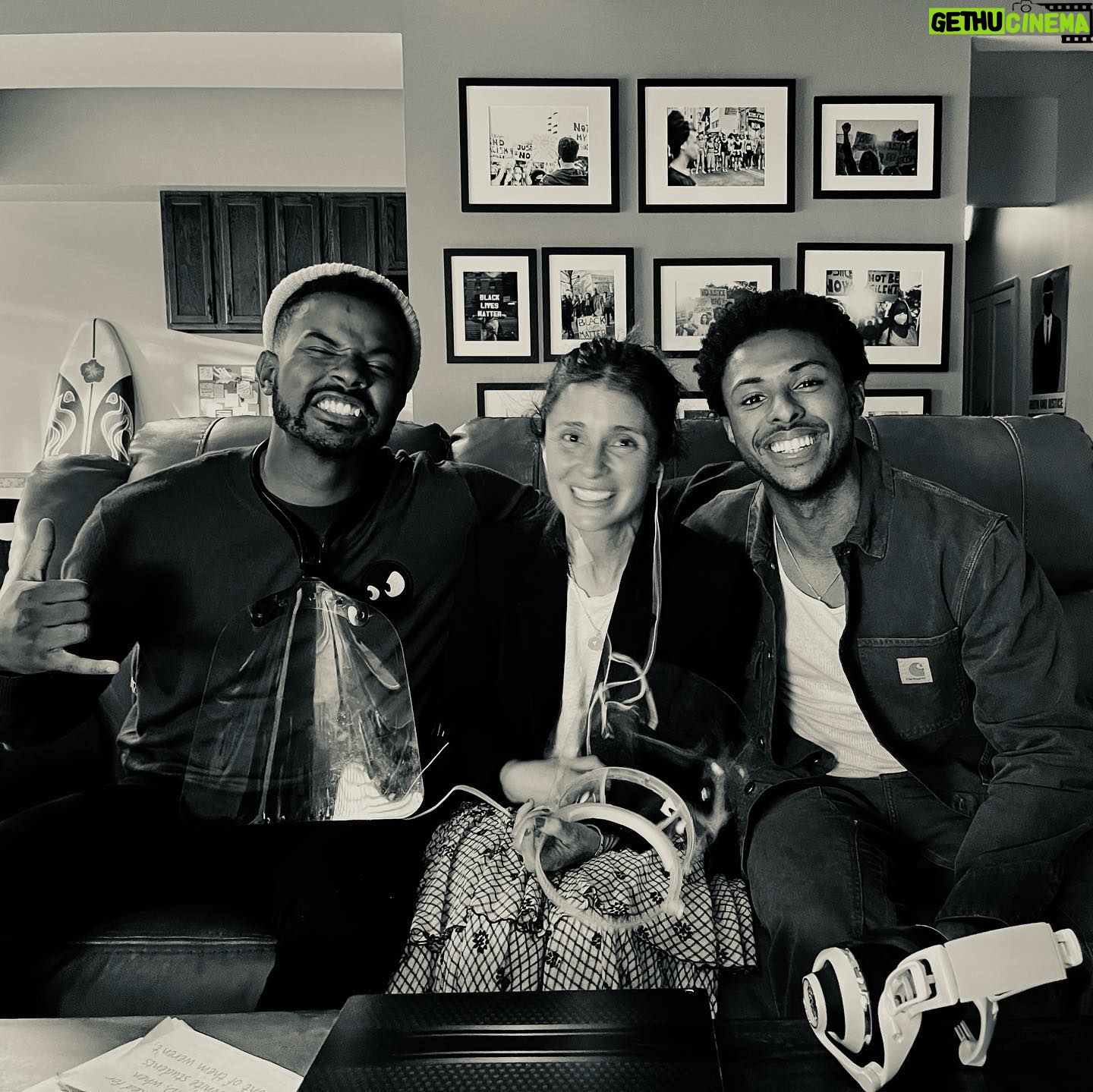 Shiri Appleby Instagram - GROWNISH 💙 New episode ”The Revolution Will Not Be Televised” tonight directed by yours truly. We shot this episode during the height of Covid and I’m still amazed at everything we were able to accomplish. I couldn’t love this group of talented actors more! Hope you enjoy the show!!
