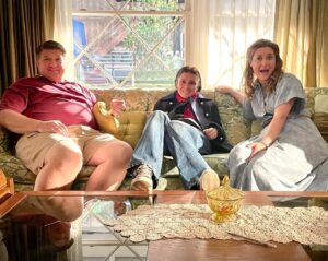 Shiri Appleby Instagram - YOUNG SHELDON 💛 “Teen Angst and a Smart-Boy Walk of Shame”. Working on Young Sheldon is like being wrapped in a warm blanket of fun. We laugh all day and everyone is super professional and ready to deliver aka the best way to spend a day. Hope you enjoy the episode. ✨ #directing
