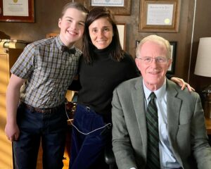 Shiri Appleby Instagram - YOUNG SHELDON 💛 “Teen Angst and a Smart-Boy Walk of Shame”. Working on Young Sheldon is like being wrapped in a warm blanket of fun. We laugh all day and everyone is super professional and ready to deliver aka the best way to spend a day. Hope you enjoy the episode. ✨ #directing
