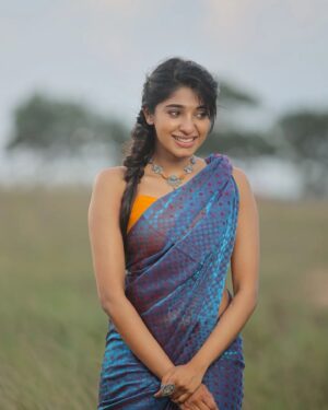 Shirley Babithra Instagram - Smile💛
Pc @dhanush__photography 
Mua @priyaprabu_artistry
Saree @tribanga_india