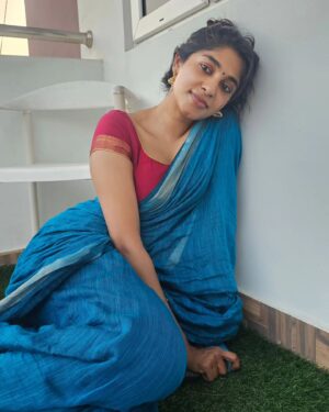 Shirley Babithra Instagram - 💙❤️
PC @pauly_amal