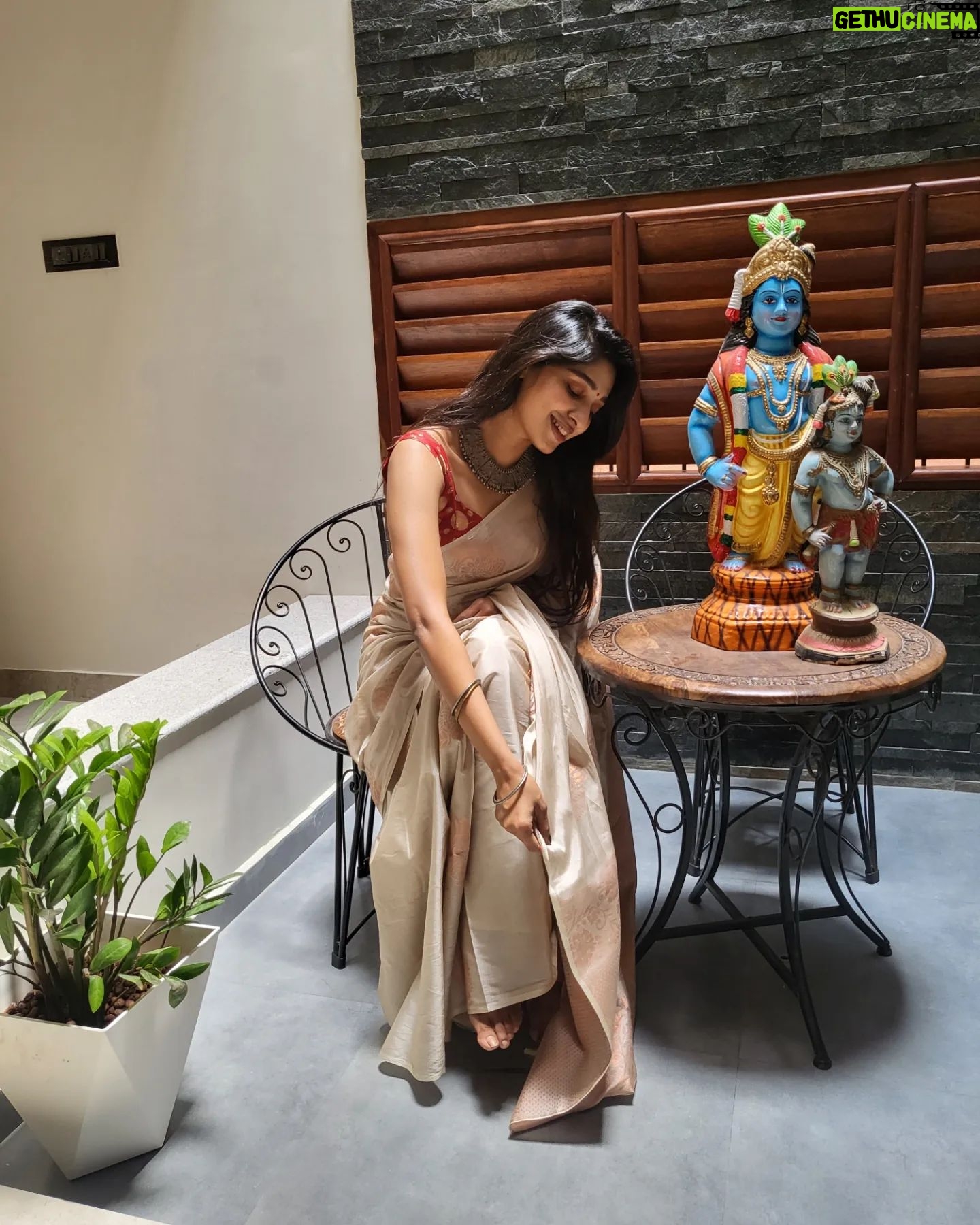 Shirley Babithra - 6.2K Likes - ❤
#diwalioutfit #tribanga #krishna