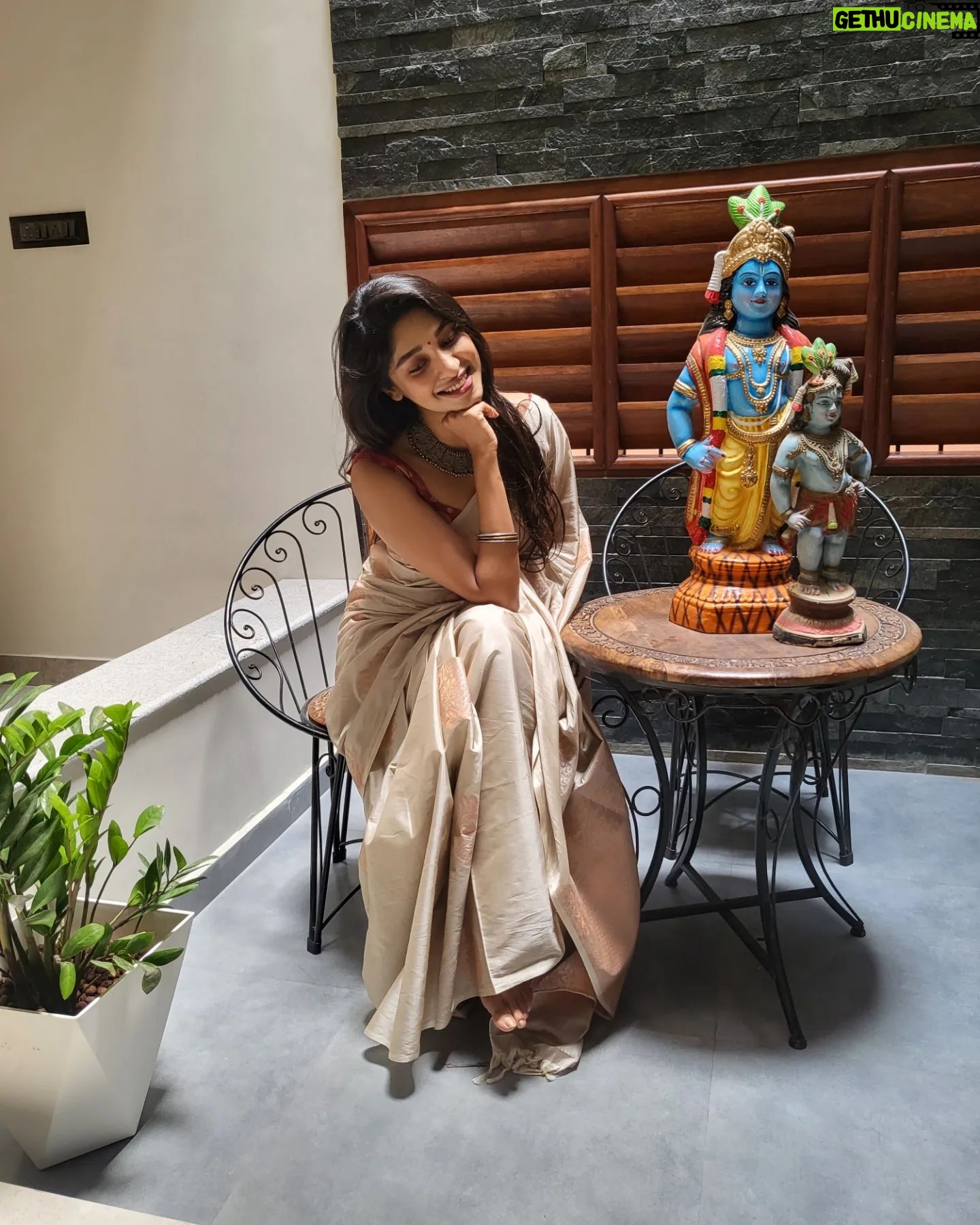 Shirley Babithra - 6.2K Likes - ❤
#diwalioutfit #tribanga #krishna