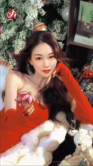 Shirley Yeung Instagram - 聖誕寫真太牛了！ 好看嗎？ 稀飯嗎？Merry Christmas 🌲
 #冬日童話寫真 #聖誕寫真 💕
#聖誕節快樂
#楊思琦
 #杨思琦 
#szekikk 
#楊思琦szeki 
#kody_krystal 
#merrychristmas 
#love