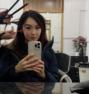 Shirley Yeung Instagram - Just to say Hi😆
開工去！弄弄頭髮😁❤️

#szekikk
#楊思琦 
#楊思琦szeki 
#sayhi