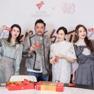 Shirley Yeung Instagram - 謝謝「姐姐的下午茶」邀請擔任嘉賓，哈哈，开心享受了一頓豐富的美食，还有禮物！😁😁😁
 記得留意 珠江频道黄金娱乐节目《娱乐没有圈》 每周四晚上十点！

#姐姐的下午茶 #娱乐没有圈 #珠江頻道  #嘉顿  #麥長青

#楊思琦
#szekikk
#楊思琦szeki