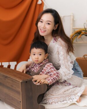 Shirley Yeung Instagram - “Christmas is coming, such a special time of the year that helps bring family, friends, and loved ones together!” ⭐️☃️🌲
❤️@kody_krystal

#szekikk
#楊思琦
#楊思琦szeki 
#kody_krystal 
https://www.facebook.com/whoolalababyphotography/
@whoolalababy