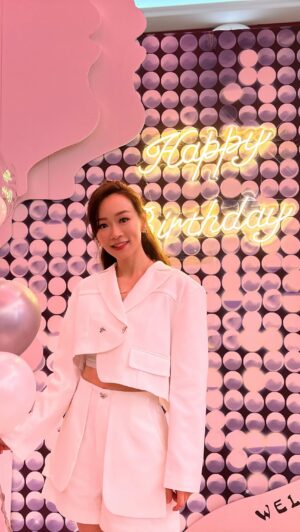 Shirley Yeung Instagram - My special Birthday party ! Love u all 💕🎂🎹🥁🎸🎉
熱鬧的#廣州生日會 #粉絲見面會 
#happybirthday 
#szekikk 
#楊思琦szeki
#楊思琦