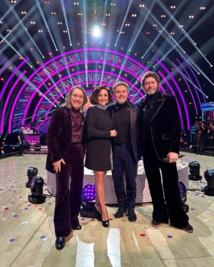 Shirley Ballas Instagram - The final results show of the series is upon us 🖤 @bbcstrictly 7.20pm please tune in. It’s time for you to find out who your finalists are for 2023. What a fantastic series we’ve had. Only one more week to go until we crown our champion. 💃🏻 Xxx 

Hair @svenbayerbach 
Makeup @janeburstow 
Styling @alexandriastylist 

#strictly #glam #results #semifinal #ballroom