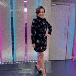 Shirley Ballas Instagram - Happy Sunday 🖤 @bbcstrictly it’s time to enjoy our results show… one that’s a little different this weekend as all the couples are making it through to the semi final. It was a phenomenal show last night and all the couples did extremely well. Very sad to see @themeditatingactor and @katyajones go. Wishing them a speedy and healthy recovery. If you would’ve voted last night who would you have voted for ? Ahhh the final is in sight. Enjoy. Xxx Hair @svenbayerbach Makeup @janeburstow Styling @alexandriastylist #strictly #glam #results #dance #ballroom