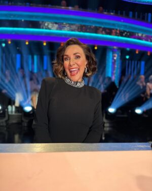 Shirley Ballas Instagram - The final results show of the series is upon us 🖤 @bbcstrictly 7.20pm please tune in. It’s time for you to find out who your finalists are for 2023. What a fantastic series we’ve had. Only one more week to go until we crown our champion. 💃🏻 Xxx 

Hair @svenbayerbach 
Makeup @janeburstow 
Styling @alexandriastylist 

#strictly #glam #results #semifinal #ballroom