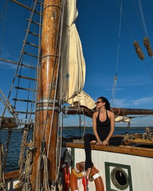 Shirly Karvinen Instagram - Tänää oli kiva työpäivä. ⛵️ 

*osana kaupallista yhteistyötä @fortum_fi