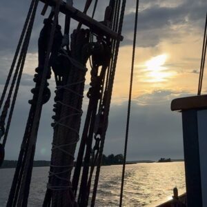 Shirly Karvinen Instagram - Tänää oli kiva työpäivä. ⛵️ 

*osana kaupallista yhteistyötä @fortum_fi