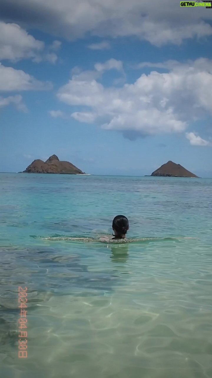 Shirly Karvinen - 1.5K Likes - Ei, en oo enää Hawail. Mul on vaa miljoona postaamatonta juttuu sieltä. 📸🌊
