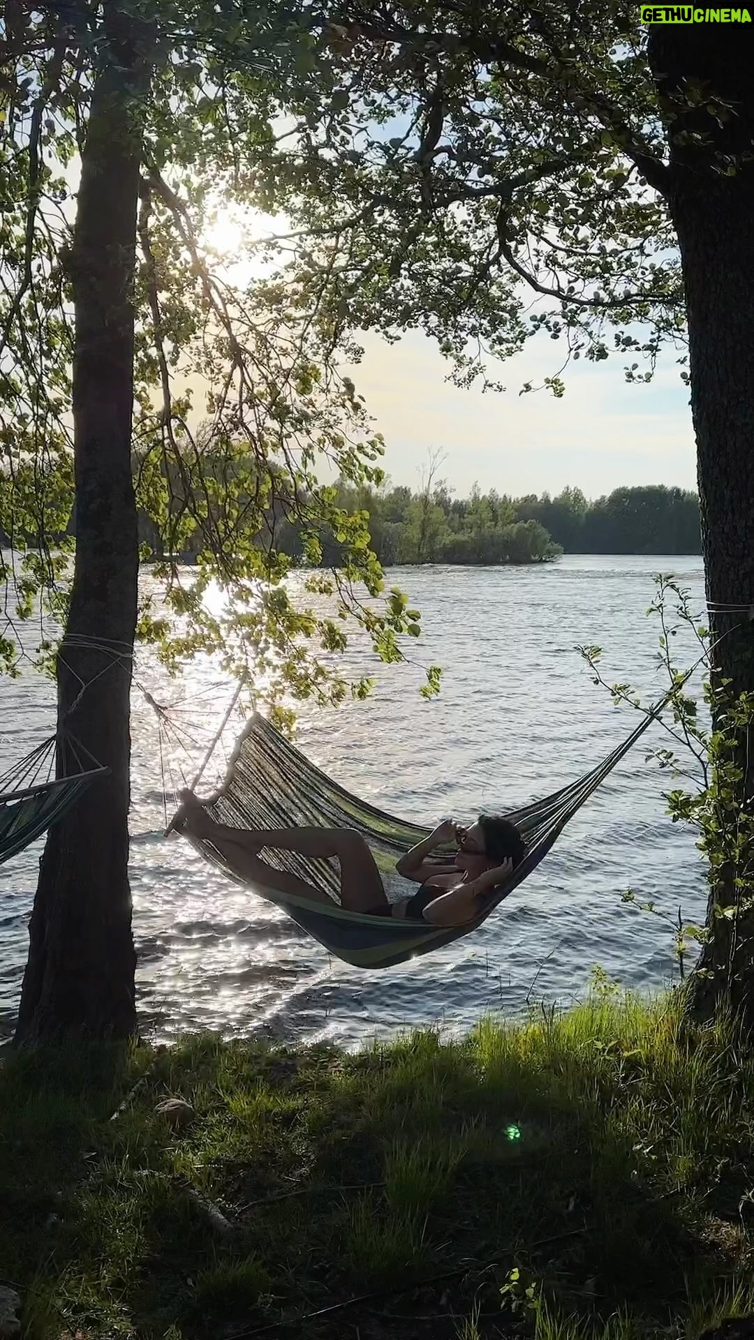 Shirly Karvinen - 2.1K Likes - Onko parempaa tapaa ottaa iisii pitkän päivän jälkeen?
- ei ole. 💫