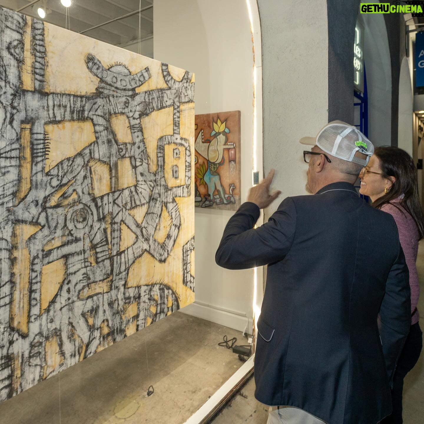 Shirly Brener - 6.4K Likes - SPECTACULAR OPENING NIGNT!!! ✨🌻🌷🌻💐🌷💫brucerubensteinart Solo Exhibition in Los Angeles “WELCOME TO THE PHARCYDE”✨🖼️✨ at @artplexgallery
show will be running through end of month 👨🏼🎨
👈🏼 swipe for more cool photos
• 📸 ph by @matthew_deere_art
