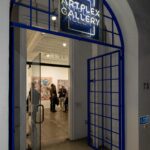 Shirly Brener Instagram - SPECTACULAR OPENING NIGNT!!! ✨🌻🌷🌻💐🌷💫brucerubensteinart Solo Exhibition in Los Angeles “WELCOME TO THE PHARCYDE”✨🖼️✨ at @artplexgallery show will be running through end of month 👨🏼‍🎨 👈🏼 swipe for more cool photos • 📸 ph by @matthew_deere_art