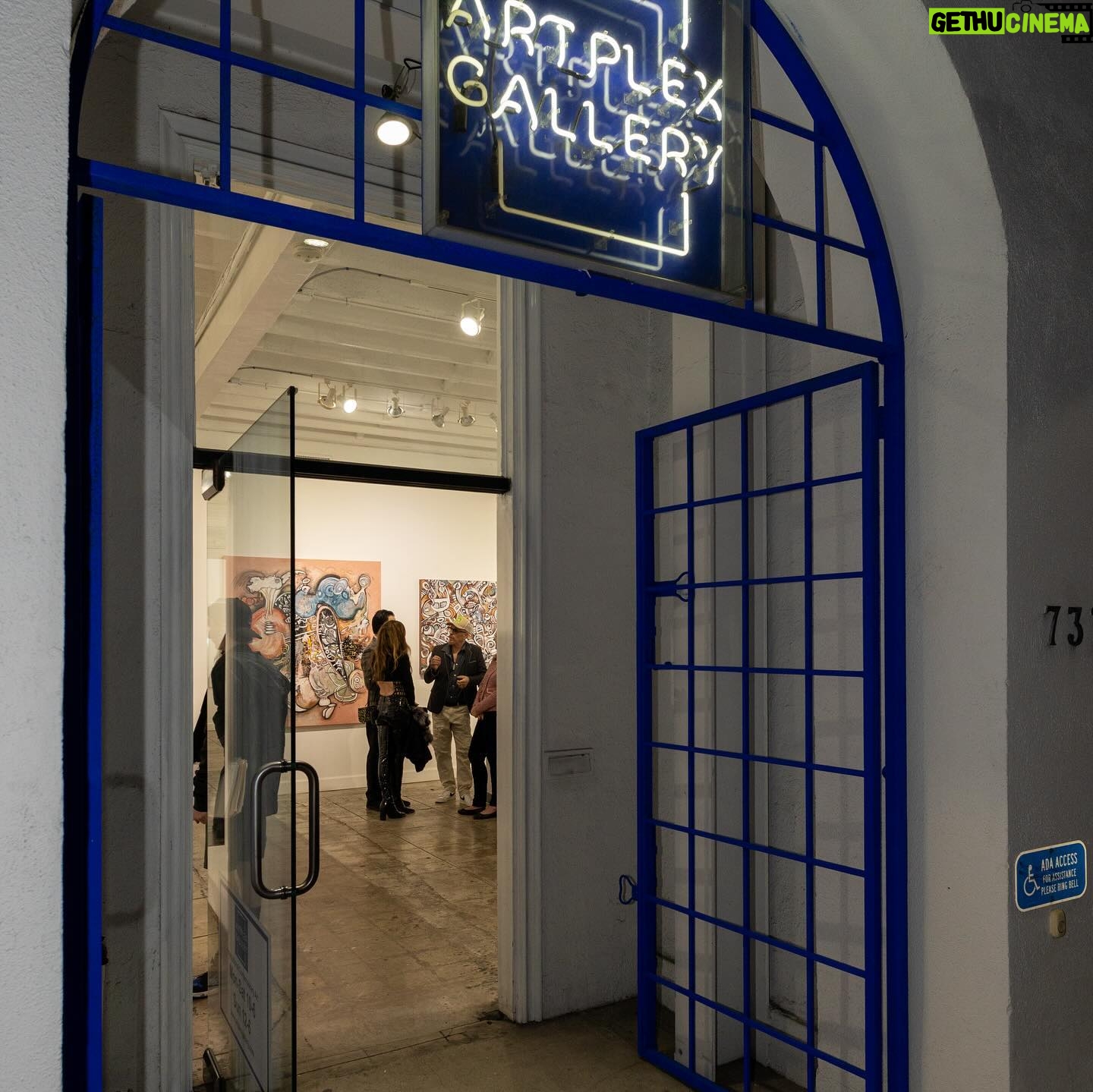 Shirly Brener - 6.4K Likes - SPECTACULAR OPENING NIGNT!!! ✨🌻🌷🌻💐🌷💫brucerubensteinart Solo Exhibition in Los Angeles “WELCOME TO THE PHARCYDE”✨🖼️✨ at @artplexgallery
show will be running through end of month 👨🏼🎨
👈🏼 swipe for more cool photos
• 📸 ph by @matthew_deere_art
