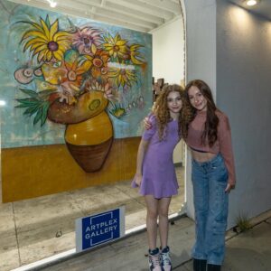 Shirly Brener Instagram - SPECTACULAR OPENING NIGNT!!! ✨🌻🌷🌻💐🌷💫brucerubensteinart  Solo Exhibition in Los Angeles “WELCOME TO THE PHARCYDE”✨🖼️✨ at @artplexgallery

show will be running through end of month 👨🏼‍🎨 
👈🏼 swipe for more cool photos 

• 📸 ph by @matthew_deere_art