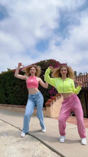 Shirly Brener Instagram - Happy Buzzin Friday 😁☀️🩵🩷🌷🍋‍🟩

our first dance challenge for ⚡️ 𝑩𝒖𝒛𝒛𝒊𝒏 ⚡️
the #buzzindance #buzzinmoves

fun fact did you know that we both choregraphed the moves?! Mila was the main choreographer for the upcoming music video for Buzzin .. coming in June 👯‍♂️👯‍♀️🕺🏼💃🏼🪩🎥

hop on the trend we would love to see your reels version of the ⚡️🩵buzzin movies 💃🏼