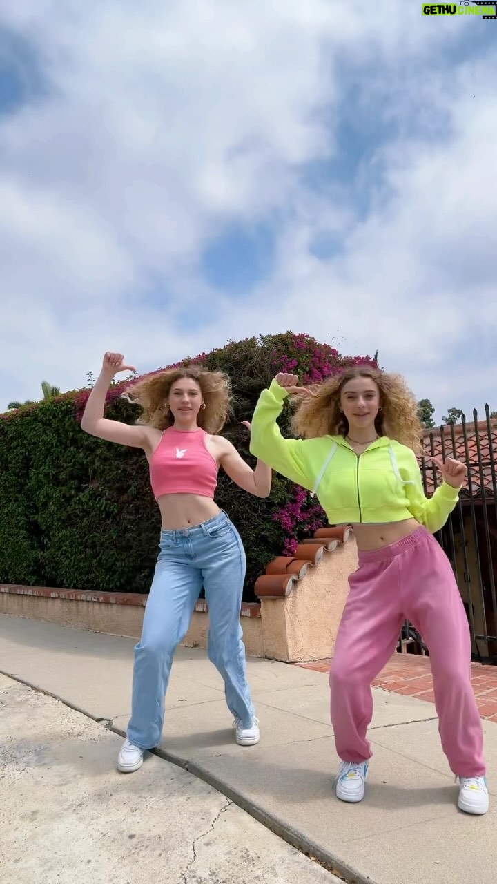 Shirly Brener - 15.5K Likes - Happy Buzzin Friday 😁☀️🩵🩷🌷🍋🟩
our first dance challenge for ⚡️ 𝑩𝒖𝒛𝒛𝒊𝒏 ⚡️
the #buzzindance #buzzinmoves
fun fact did you know that we both choregraphed the moves?! Mila was the main choreographer for the upcoming music video for Buzzin .. coming in June 👯♂️👯♀️🕺🏼💃🏼🪩🎥
hop on the trend we would love to see your reels version of the ⚡️🩵buzzin movies 💃🏼